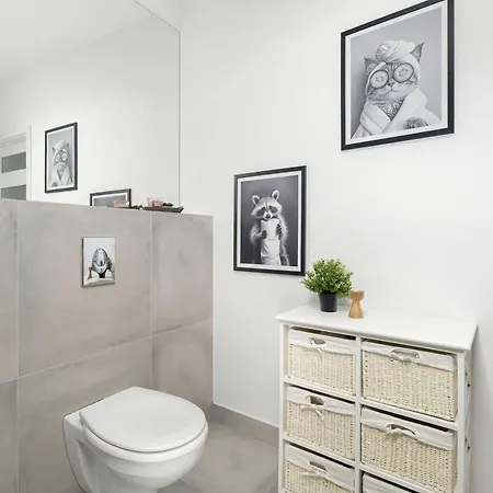 Appartement Red And Grey For 8 People In With Parking By Renters Poznań