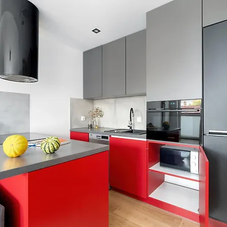Apartamento Red And Grey For 8 People In With Parking By Renters