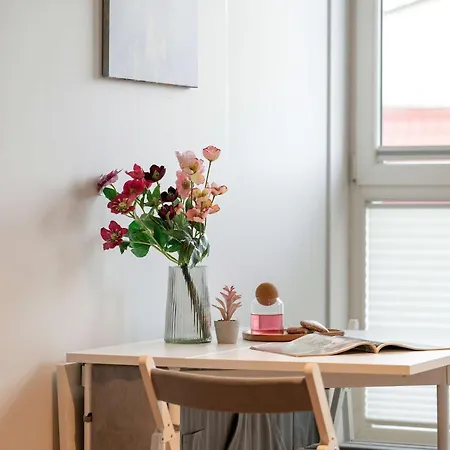 Red And Grey For 8 People In With Parking By Renters Apartamento Poznań