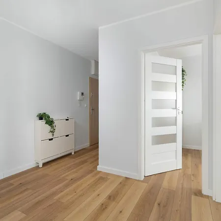 Apartamento Red And Grey For 8 People In With Parking By Renters *