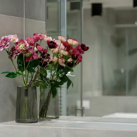 Red And Grey For 8 People In With Parking By Renters Apartmán Poznaň