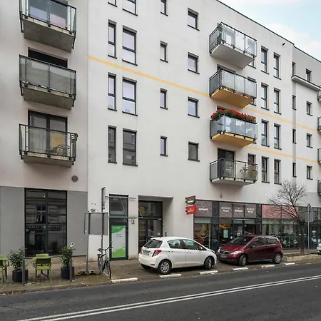 Red And Grey For 8 People In With Parking By Renters Apartamento