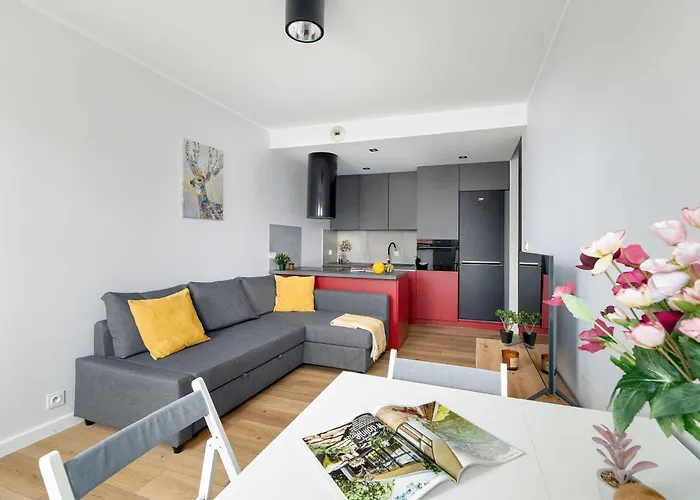 Red And Grey For 8 People In With Parking By Renters Apartmán