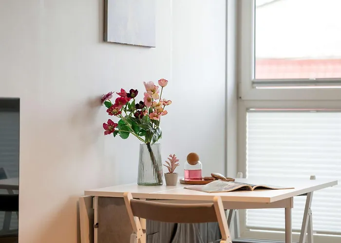 Red And Grey For 8 People In With Parking By Renters Apartmán Poznaň