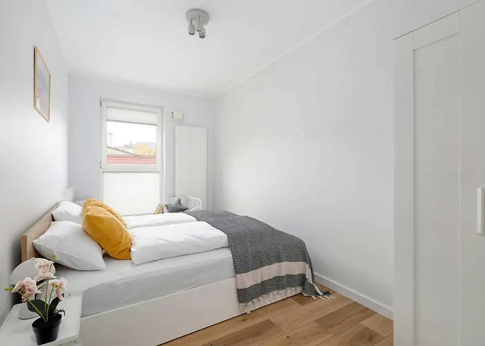 Red And Grey For 8 People In With Parking By Renters Apartment Poznan